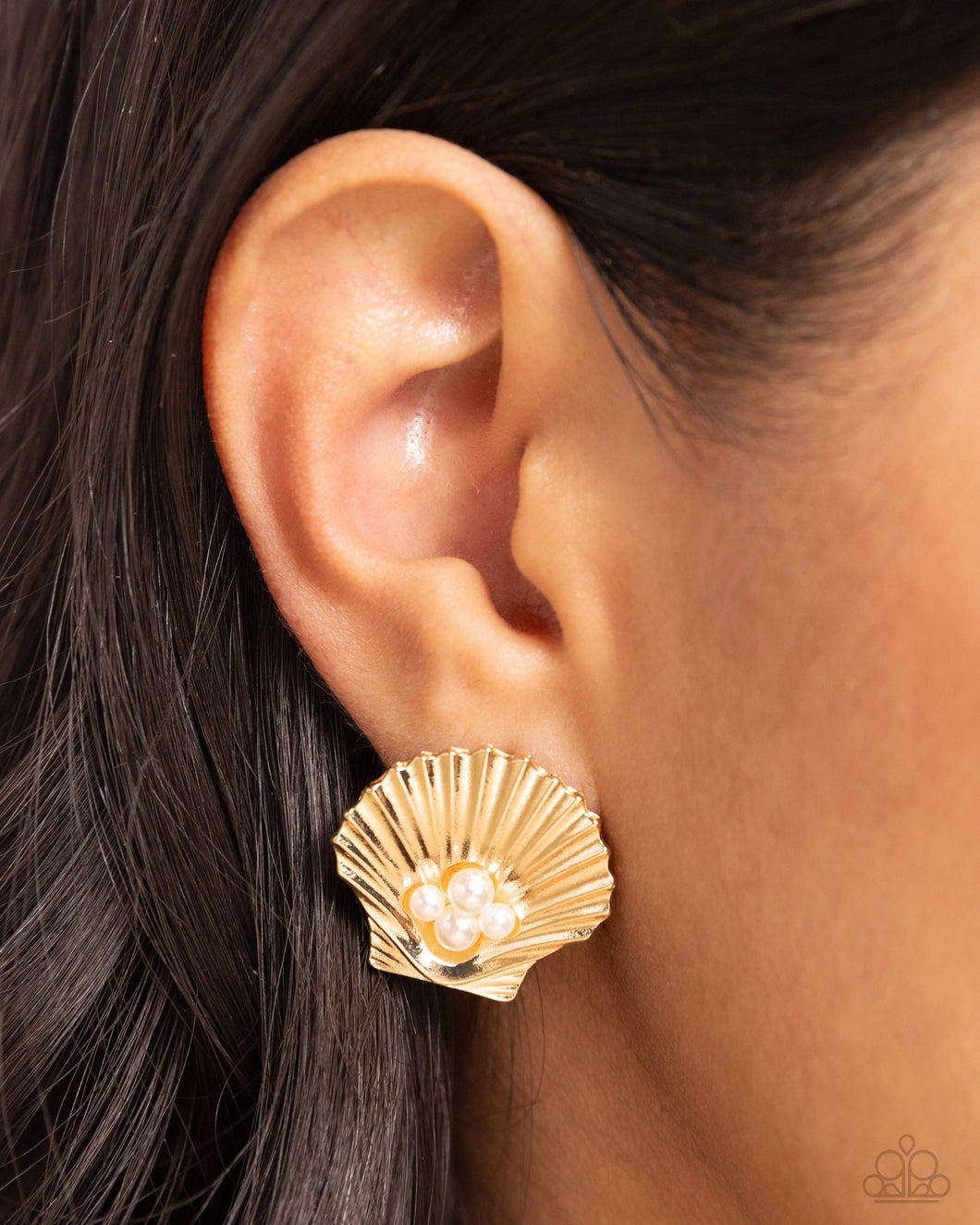 PREORDER Paparazzi Oyster Opulence - Gold Earrings